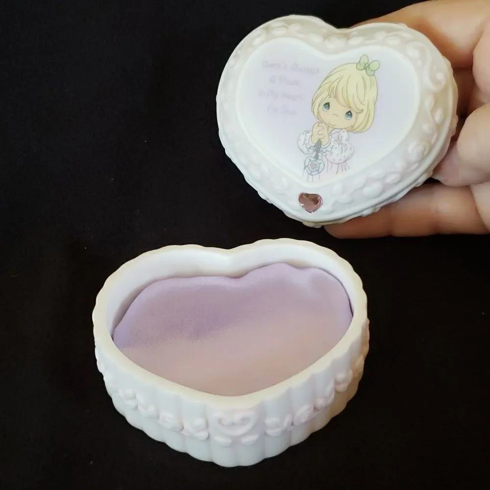 2003 Precious Moments Club Exclusive Porcelain Trinket Box Heart Shaped #111768